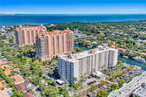 Condo in Coral Gables, Florida, 1 bedroom  № 2010070 - photo 4