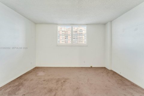 Condo in Coral Gables, Florida, 1 bedroom  № 2010070 - photo 20