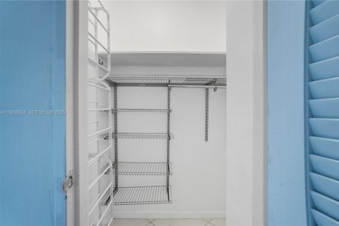 Снять в аренду кондоминиум в Бей-Харбор-Айлендс, Флорида 1 спальня, 88.26м2, № 1990728 - фото 17