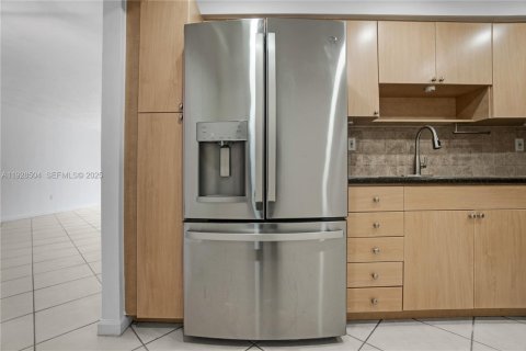 Снять в аренду кондоминиум в Бей-Харбор-Айлендс, Флорида 1 спальня, 88.26м2, № 1990728 - фото 11