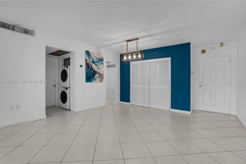 Снять в аренду кондоминиум в Бей-Харбор-Айлендс, Флорида 1 спальня, 88.26м2, № 1990728 - фото 2