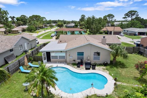 House in Palm Bay, Florida 2 bedrooms № 1731952 - photo 30