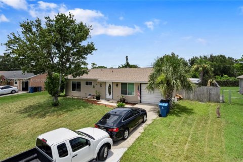House in Palm Bay, Florida 2 bedrooms № 1731952 - photo 29