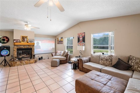House in Palm Bay, Florida 2 bedrooms № 1731952 - photo 7