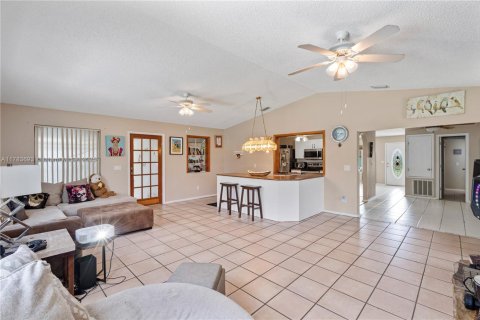 House in Palm Bay, Florida 2 bedrooms № 1731952 - photo 5