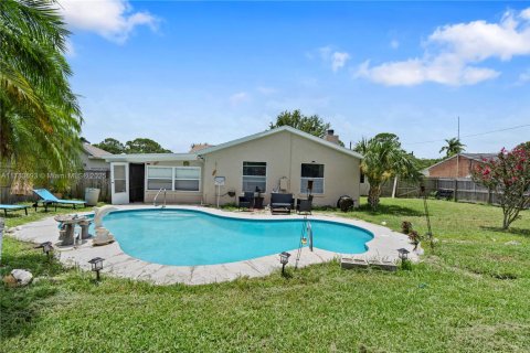 House in Palm Bay, Florida 2 bedrooms № 1731952 - photo 2