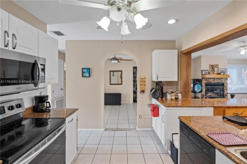 House in Palm Bay, Florida 2 bedrooms № 1731952 - photo 13