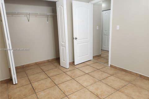 Villa ou maison à louer à Miami, Floride: 3 chambres, 120.77 m2 № 2000795 - photo 14
