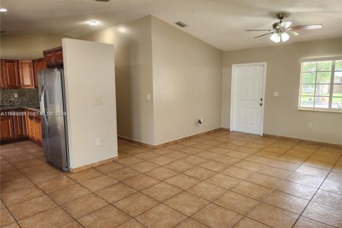 Villa ou maison à louer à Miami, Floride: 3 chambres, 120.77 m2 № 2000795 - photo 4