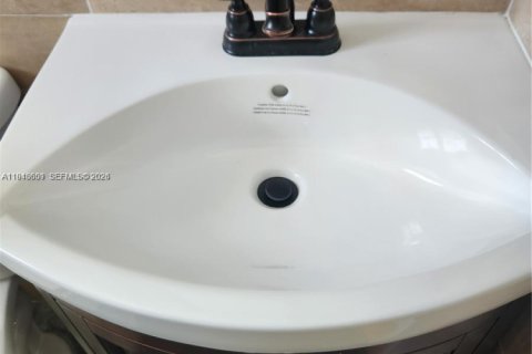 Villa ou maison à louer à Miami, Floride: 3 chambres, 120.77 m2 № 2000795 - photo 13