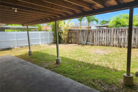 Villa ou maison à louer à Miami, Floride: 3 chambres, 120.77 m2 № 2000795 - photo 18