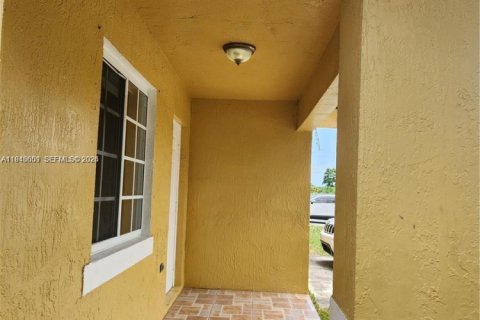 Villa ou maison à louer à Miami, Floride: 3 chambres, 120.77 m2 № 2000795 - photo 2