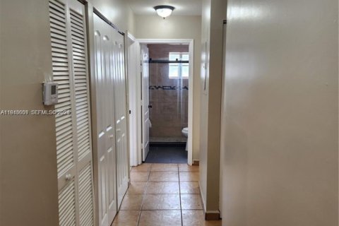 Villa ou maison à louer à Miami, Floride: 3 chambres, 120.77 m2 № 2000795 - photo 10