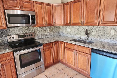 Villa ou maison à louer à Miami, Floride: 3 chambres, 120.77 m2 № 2000795 - photo 6