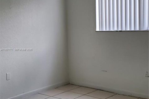 Appartement à louer à Hialeah, Floride: 2 chambres, 64.66 m2 № 1976670 - photo 13