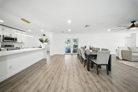 Casa en alquiler en Saint Pete Beach, Florida, 3 dormitorios, 162.21 m2 № 1916471 - foto 14