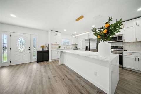 Casa en alquiler en Saint Pete Beach, Florida, 3 dormitorios, 162.21 m2 № 1916471 - foto 12
