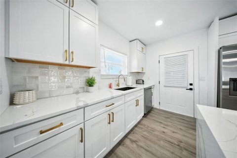 Casa en alquiler en Saint Pete Beach, Florida, 3 dormitorios, 162.21 m2 № 1916471 - foto 17