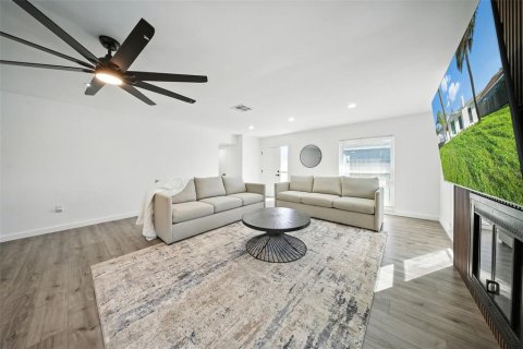 Casa en alquiler en Saint Pete Beach, Florida, 3 dormitorios, 162.21 m2 № 1916471 - foto 11