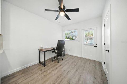 Casa en alquiler en Saint Pete Beach, Florida, 3 dormitorios, 162.21 m2 № 1916471 - foto 30