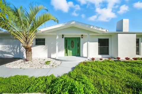Casa en alquiler en Saint Pete Beach, Florida, 3 dormitorios, 162.21 m2 № 1916471 - foto 1
