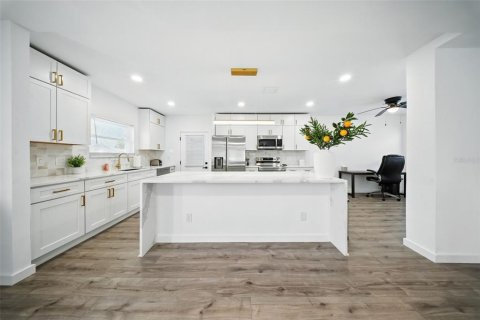 Casa en alquiler en Saint Pete Beach, Florida, 3 dormitorios, 162.21 m2 № 1916471 - foto 13