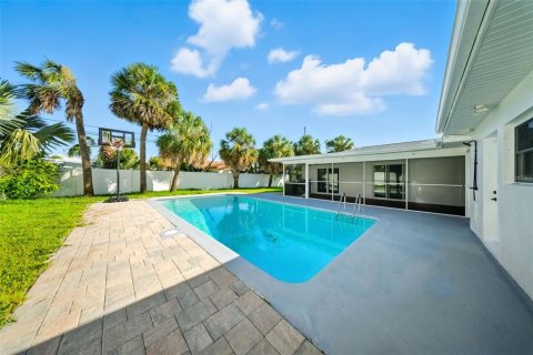 Casa en alquiler en Saint Pete Beach, Florida, 3 dormitorios, 162.21 m2 № 1916471 - foto 3