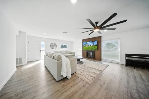 Casa en alquiler en Saint Pete Beach, Florida, 3 dormitorios, 162.21 m2 № 1916471 - foto 8