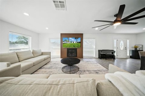 Casa en alquiler en Saint Pete Beach, Florida, 3 dormitorios, 162.21 m2 № 1916471 - foto 9