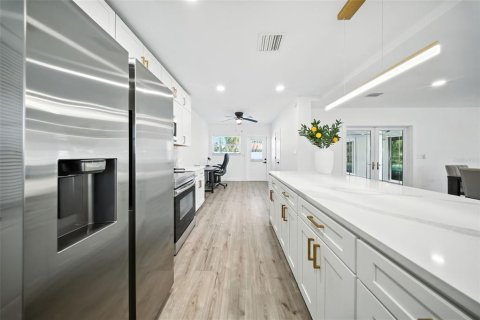 Casa en alquiler en Saint Pete Beach, Florida, 3 dormitorios, 162.21 m2 № 1916471 - foto 18