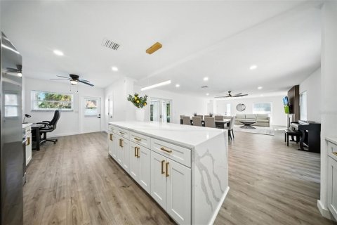 Casa en alquiler en Saint Pete Beach, Florida, 3 dormitorios, 162.21 m2 № 1916471 - foto 19