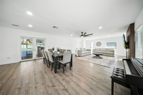 Casa en alquiler en Saint Pete Beach, Florida, 3 dormitorios, 162.21 m2 № 1916471 - foto 15