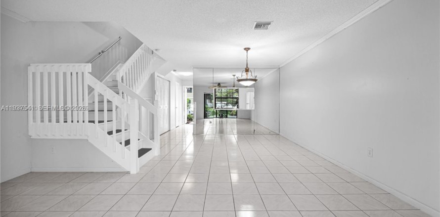 Таунхаус в Плантация, Флорида 2 спальни, 113.71м2 № 1995398