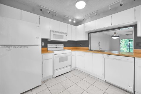 Купить таунхаус в Плантация, Флорида 2 спальни, 113.71м2, № 1995398 - фото 2