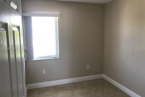 Copropriété à louer à Miami, Floride: 3 chambres, 95.32 m2 № 1996408 - photo 11