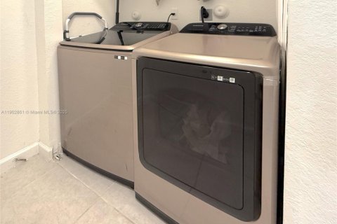 Adosado en alquiler en Homestead, Florida, 4 dormitorios, 169.08 m2 № 1954139 - foto 16