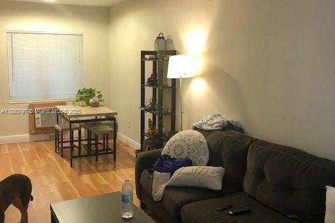 Apartment in Miami, Florida 1 bedroom, 289.48 sq.m. № 1932139 - photo 2