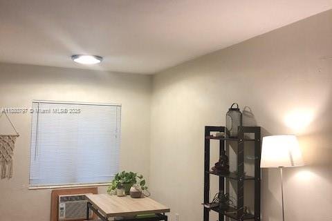 Apartment in Miami, Florida 1 bedroom, 289.48 sq.m. № 1932139 - photo 1