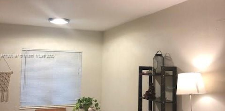 Apartment in Miami, Florida 1 bedroom, 289.48 sq.m. № 1932139