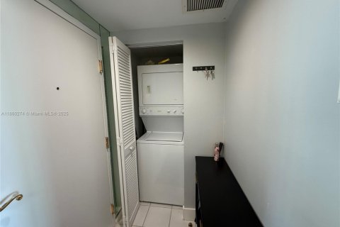 Снять в аренду кондоминиум в Майами, Флорида 2 спальни, 89.19м2, № 1961142 - фото 18