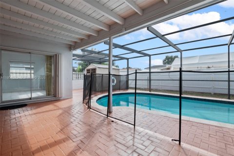 House in North Lauderdale, Florida 4 bedrooms, 155.8 sq.m. № 2009996 - photo 21