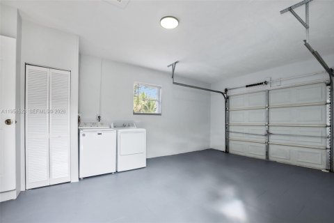 House in North Lauderdale, Florida 4 bedrooms, 155.8 sq.m. № 2009996 - photo 20