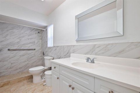 House in North Lauderdale, Florida 4 bedrooms, 155.8 sq.m. № 2009996 - photo 19