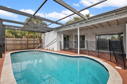 House in North Lauderdale, Florida 4 bedrooms, 155.8 sq.m. № 2009996 - photo 22