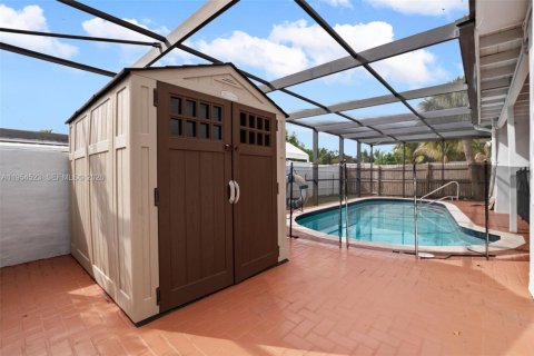 House in North Lauderdale, Florida 4 bedrooms, 155.8 sq.m. № 2009996 - photo 23