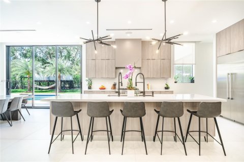 House in Miami, Florida 4 bedrooms, 408.86 sq.m. № 1865318 - photo 13