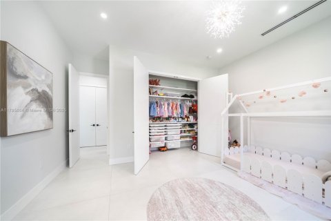 House in Miami, Florida 4 bedrooms, 408.86 sq.m. № 1865318 - photo 26
