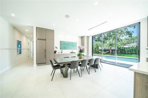 House in Miami, Florida 4 bedrooms, 408.86 sq.m. № 1865318 - photo 11