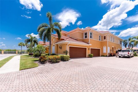 Copropriété à vendre à Cape Coral, Floride: 3 chambres, 220.55 m2 № 1852586 - photo 21