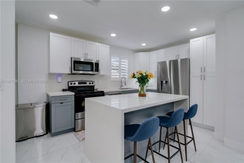 Villa ou maison à vendre à Miami, Floride: 3 chambres, 113.06 m2 № 2028441 - photo 10